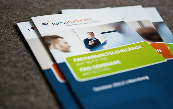 Recht modern – das neue Corporate Design von Jurisprudentia Recht modern – das neue Corporate Design von Jurisprudentia